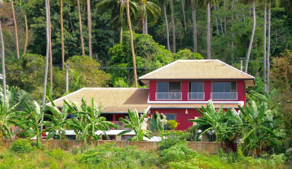 Seaview Oasis - 4BR near Beach - nestled in the tropical garden